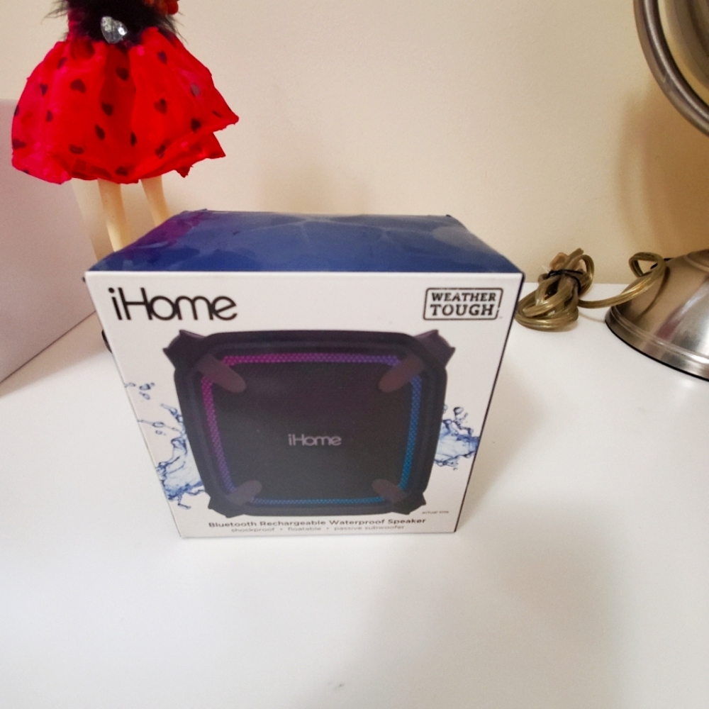 iHome Bluetooth rechargeable waterproof speaker